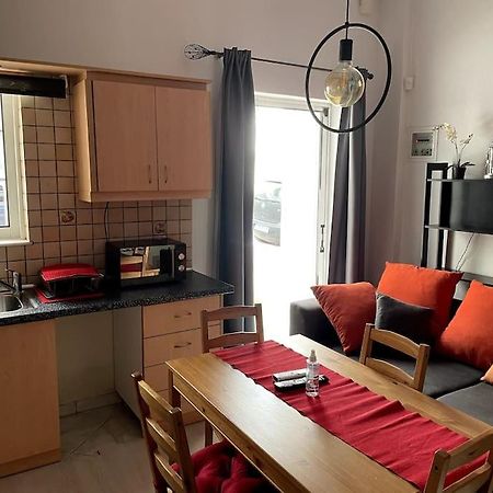Comfy Apartment With Low Ceiling Attic Ateny Zewnętrze zdjęcie