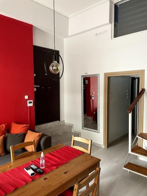 Comfy Apartment With Low Ceiling Attic Ateny Zewnętrze zdjęcie