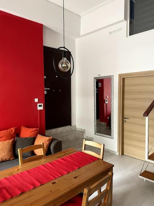 Comfy Apartment With Low Ceiling Attic Ateny Zewnętrze zdjęcie