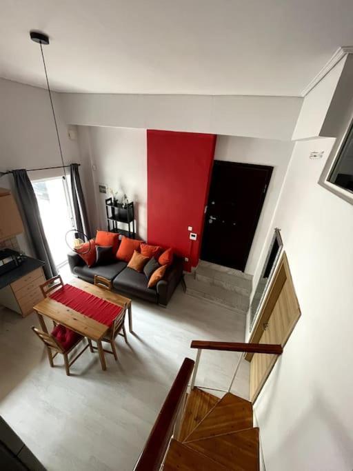 Comfy Apartment With Low Ceiling Attic Ateny Zewnętrze zdjęcie